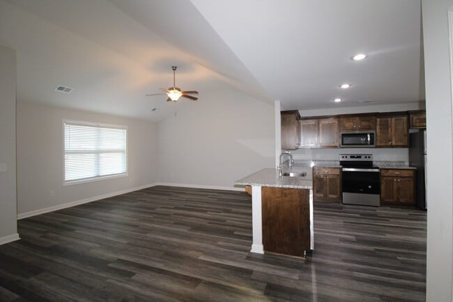 Building Photo - 581 Brushwood Dr