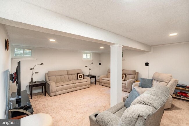 Building Photo - 15425 Beachview Dr