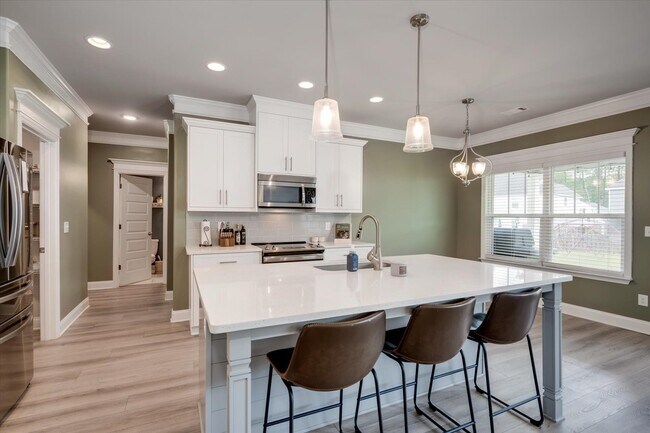 Building Photo - 707 Navan Ln