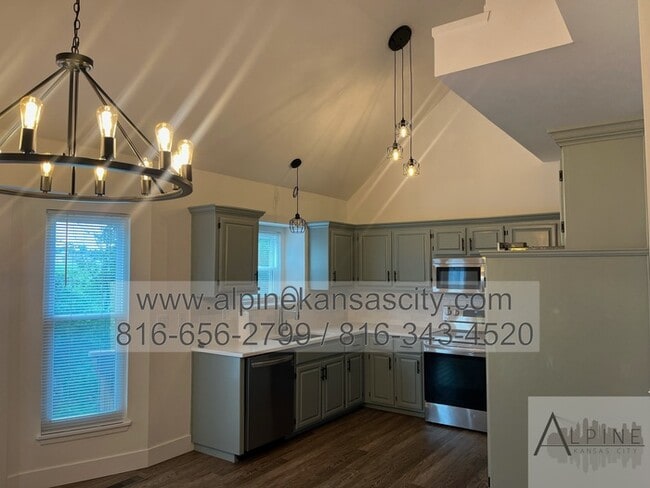 Building Photo - Gorgeous Multi Level Side by Side Split, P...