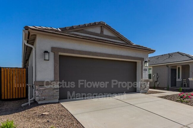 Building Photo - 2037 W Shelly Ave