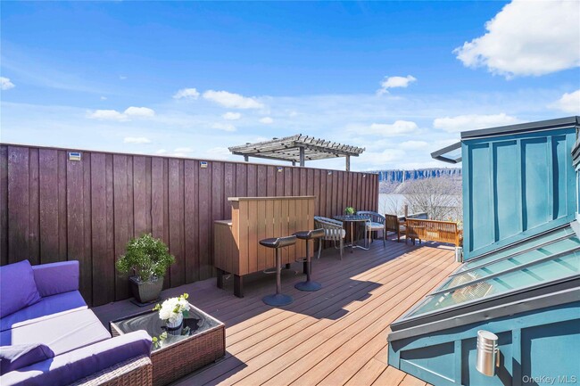 Building Photo - 493 Warburton Ave