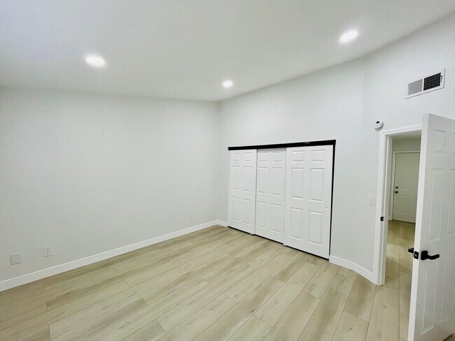 Building Photo - 1532 Michelle Ave