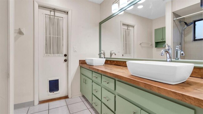 Building Photo - 6725 Islander Ln
