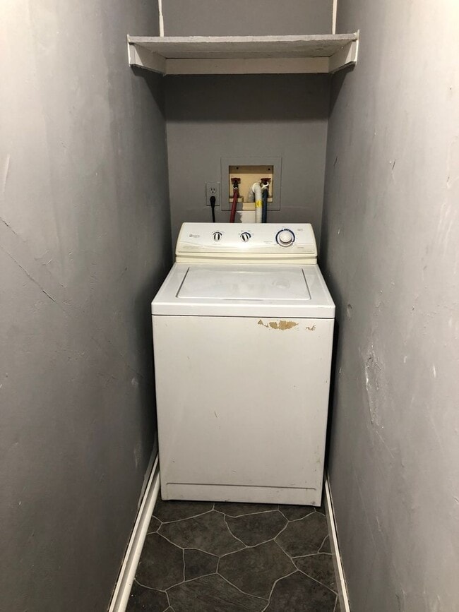 Building Photo - 365-367 Smith Ave N