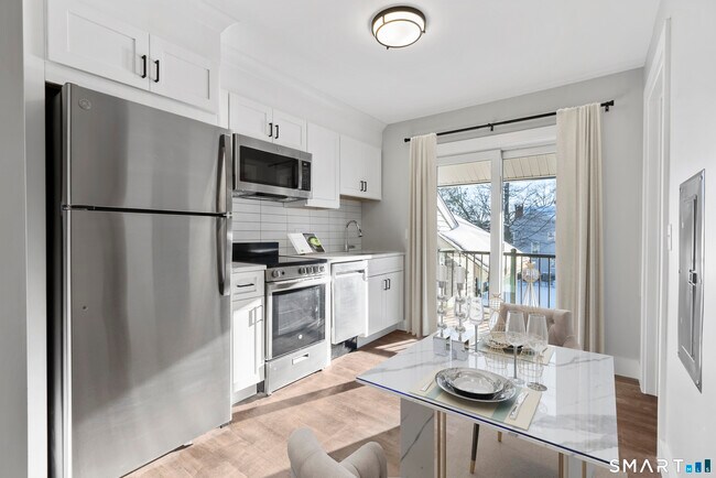 Building Photo - 969 Hopmeadow St