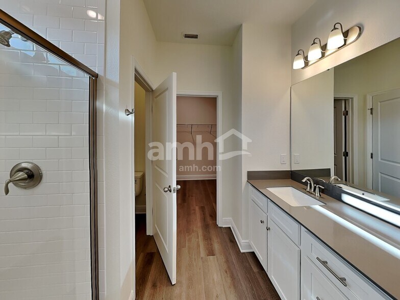 Building Photo - 1044 Heavenly Dr