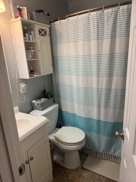 Building Photo - 308 18th Pl NE