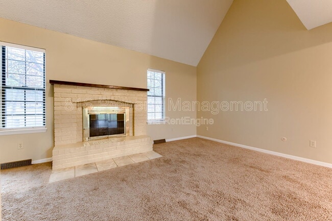 Building Photo - 164 SW Robin Rd