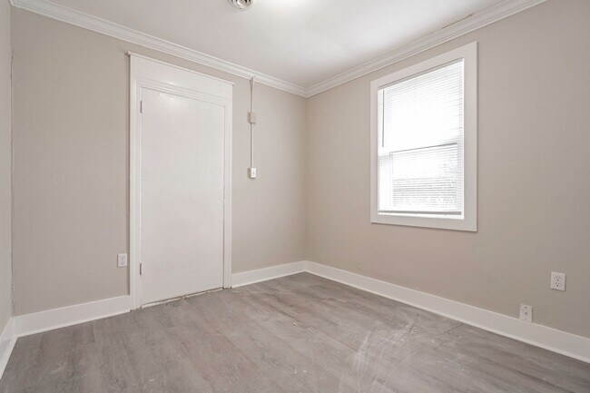 Building Photo - Charming Apartment Downtown Columbia - Housing Vouchers Accepted!