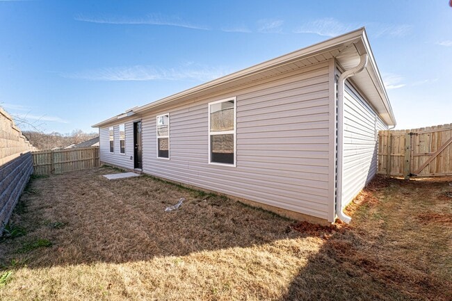 Building Photo - Beautiful Home!