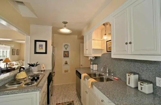 Building Photo - 307 Rosemont St