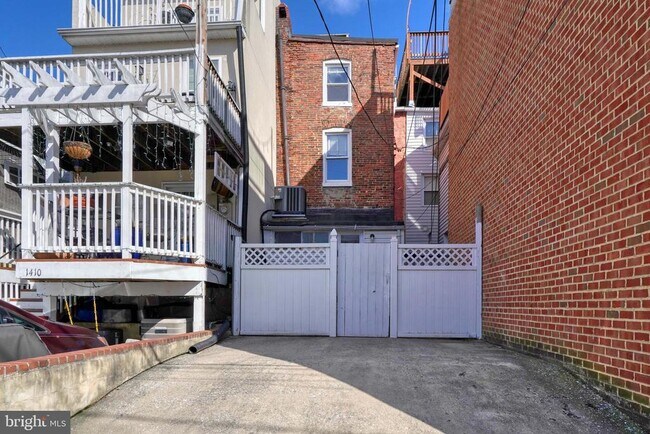 Building Photo - 1412 Battery Ave