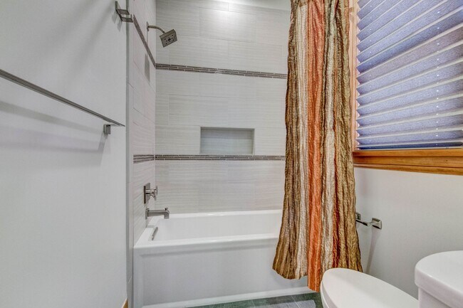 Building Photo - Gorgeous 3BD/2.5BA Downtown Boulder Home- ...
