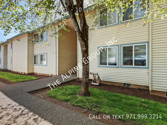 Building Photo - 13066 SE Powell Blvd