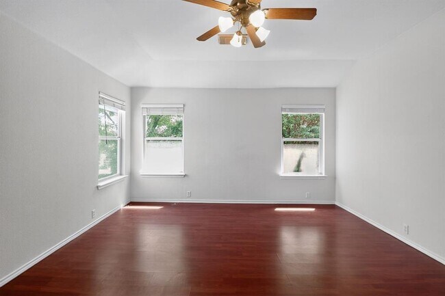 Building Photo - 1208 Heritage Hill Cove