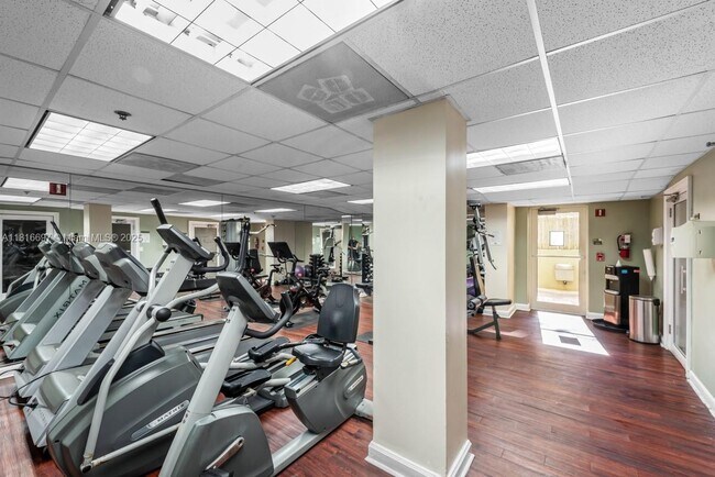 Building Photo - 2951 S Bayshore Dr