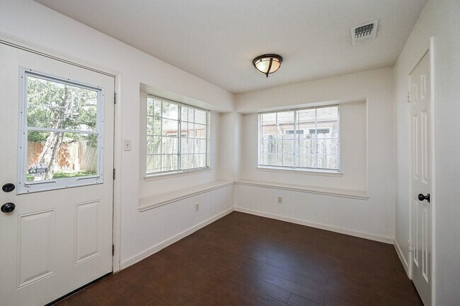 Building Photo - 2914 Silent Dr