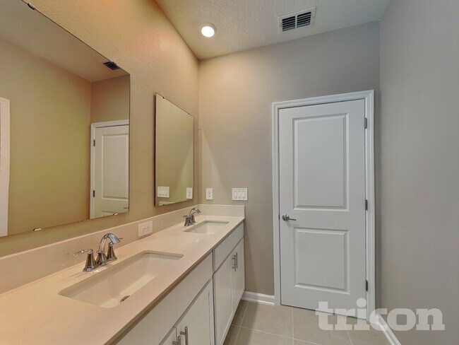 Building Photo - 741 Honeyrock St