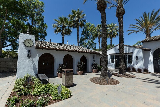 Building Photo - Single Family Golf Course Home for rent in...