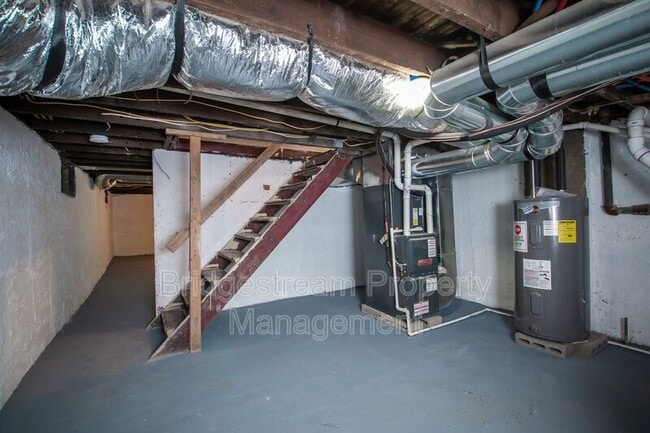 Building Photo - 511 Oak St