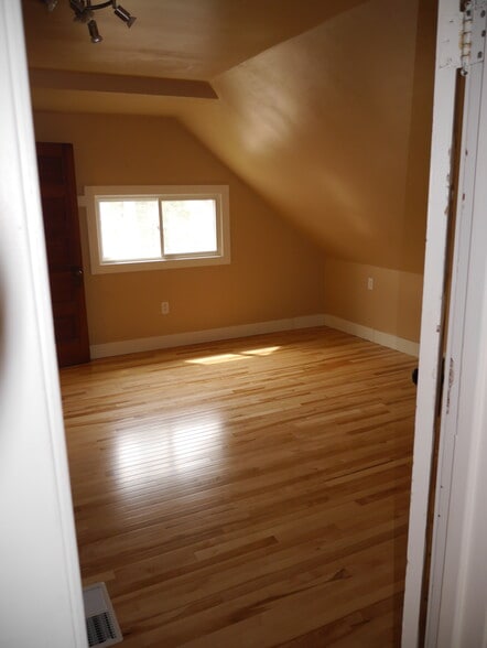 Building Photo - 1533 N 50th Pl