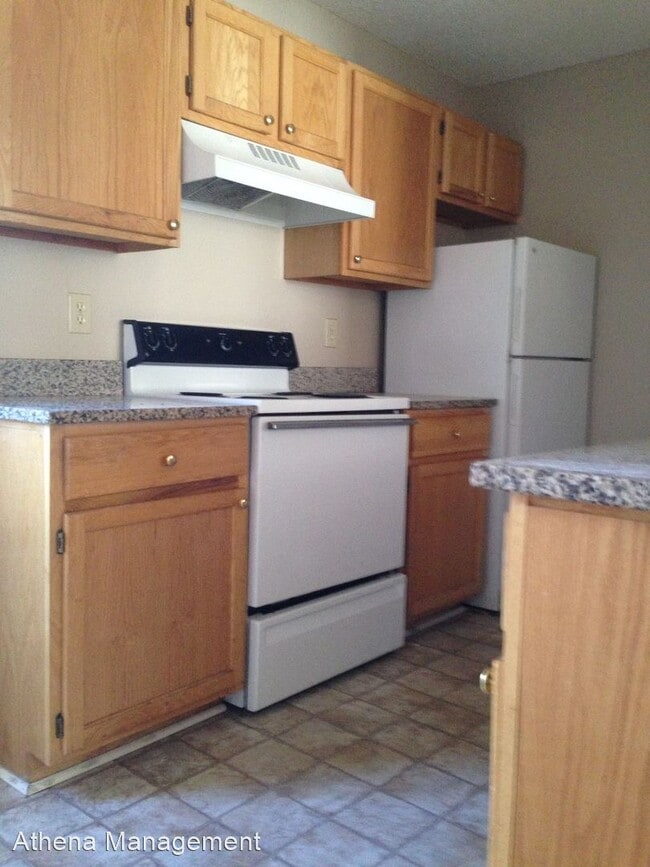 Building Photo - 2 br, 2.5 bath House - 125 Dennis Drive Un...