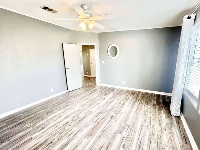 Building Photo - 5498 Crane Feather Dr