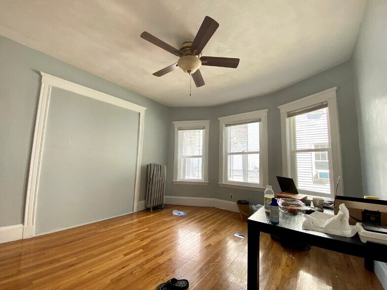 Building Photo - 38 George St