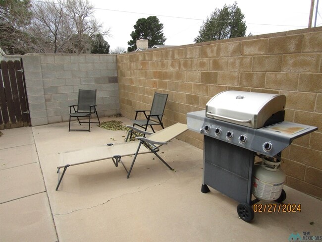 Building Photo - 1913 Villa Dr