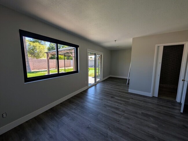 Building Photo - Lookout Mountain House with Garage