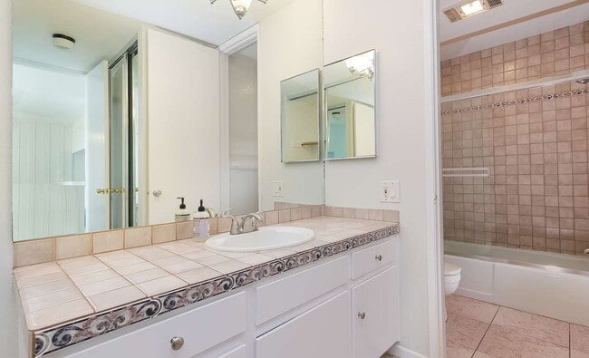 Building Photo - Coastal Living at Its Finest: Charming 1-B...