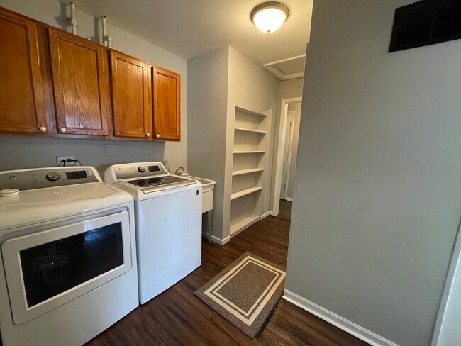 Building Photo - 16819 Forest View Dr