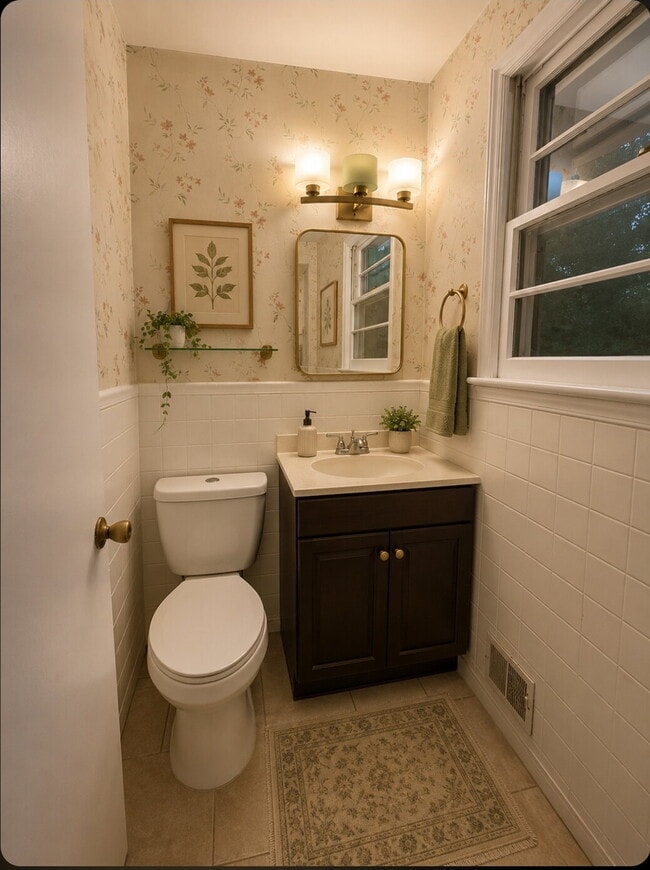Building Photo - "Spacious 5-Bedroom Retreat with Cozy Fireplace in Fort Washington!"
