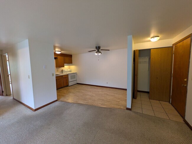 Building Photo - 3 bed / 3 bath House in Deforest!