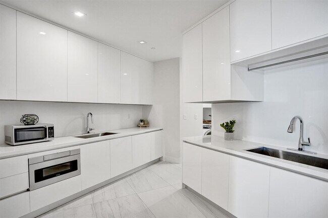 Building Photo - 701 N Fort Lauderdale Beach Blvd