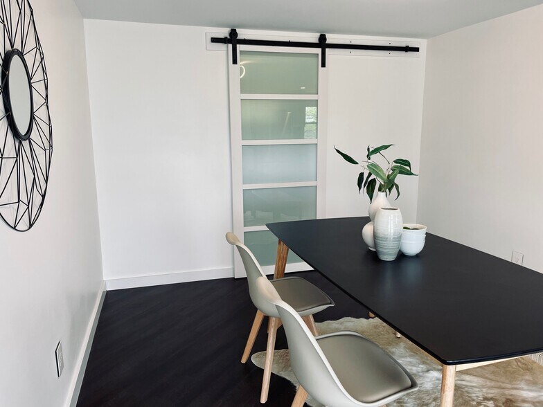 Building Photo - 8011 Shallowford Rd