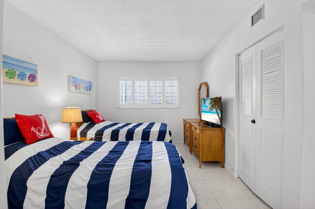 Building Photo - 3100 S Ocean Blvd