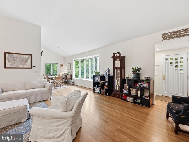 Building Photo - 405 Underhill Pl