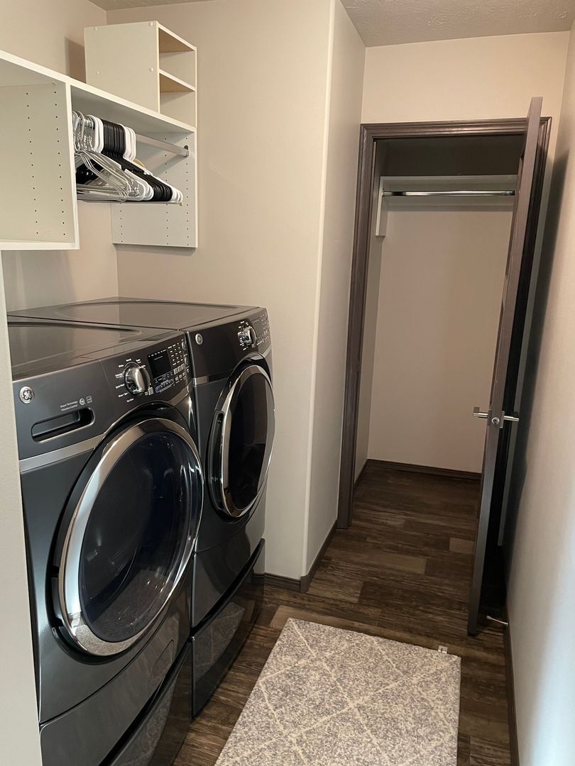 Building Photo - 5703 S Plainside Pl