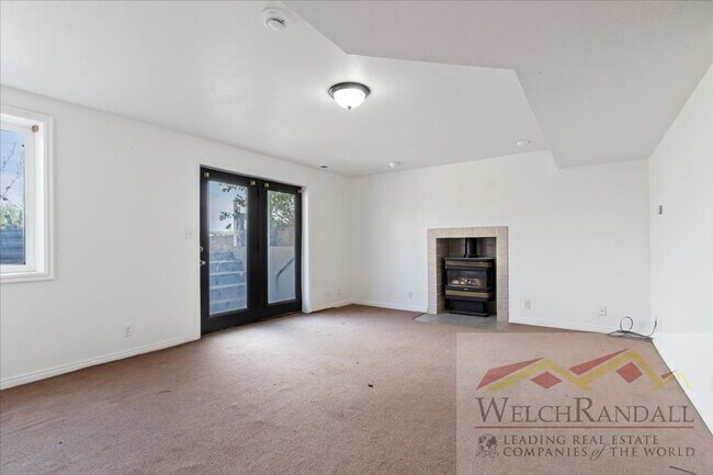 Building Photo - Spacious Single Family Home With Attached ...