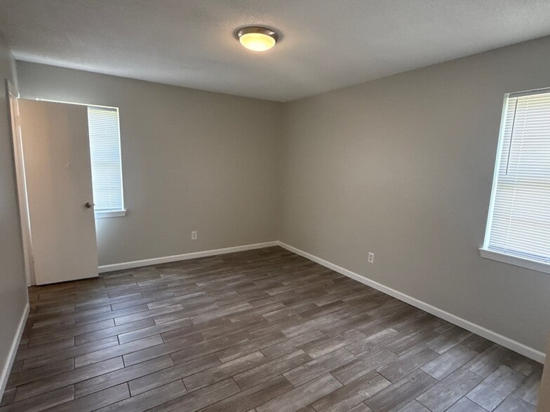 Building Photo - 9 Howlett Cv