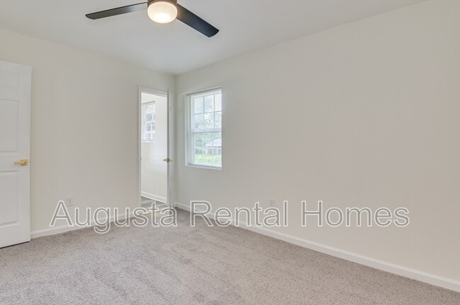 Building Photo - 3623 Columbine Dr