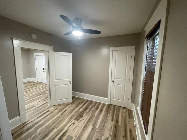 Building Photo - 946 Sigsbee St SE