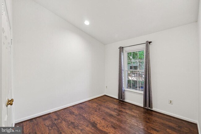 Building Photo - 10520 Pine Haven Terrace