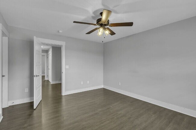 Building Photo - Charming 3-Bed, 2.5-Bath Townhouse Gem in Travelers Rest