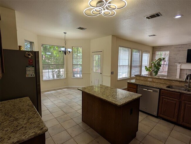Building Photo - 9910 Jasmine Creek Dr