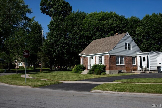Building Photo - 1343 Cosgrove St