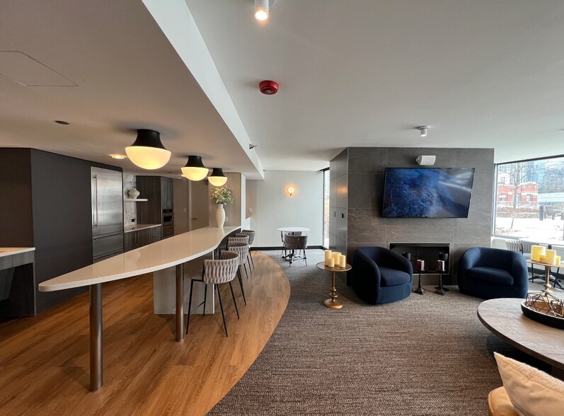 Building Photo - 645 N Kingsbury St