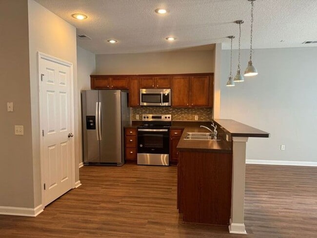 Building Photo - Renovated Townhome in Live Oak.  Available mid January.